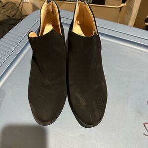 Lust Have Black suede ankle booties Sz 8.5